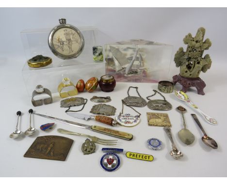 Interesting mixed collectables lot including decanter labels etc.