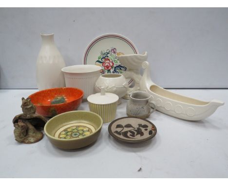 Mixed ceramics lot including Hornsea, Poole, studio pottery etc/