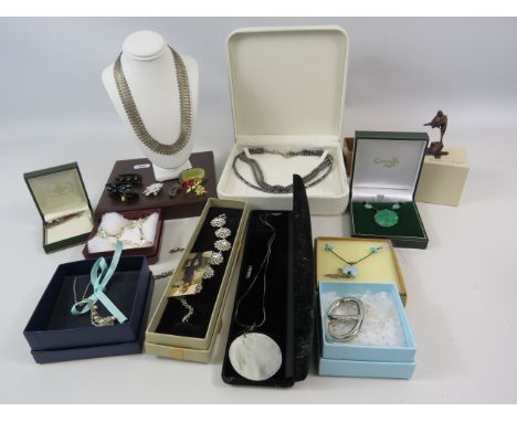 Vintage sterling silver necklace plus other sterling silver jewellery items and a small Butler and Peach bird figure.