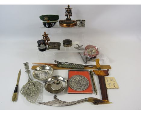 Mixed collectables lot including, letter openers, stamp boxes etc. 