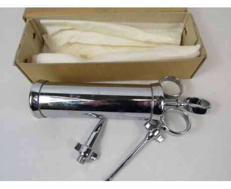Vintage Icing tool with box. See photos. 