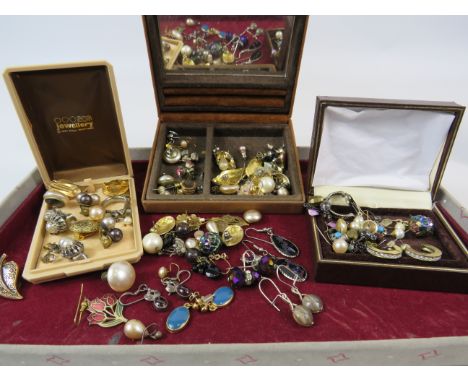 Various vintage earrings including some which are sterling silver.