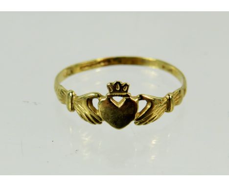 9ct Yellow Gold Claddagh ring… Finger size 'K'  0.7g