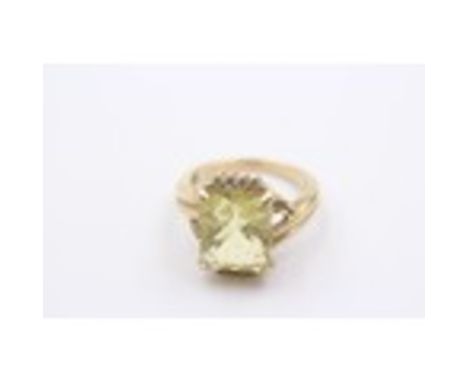 9ct gold citrine and white gemstone cocktail ring (5g) 742895