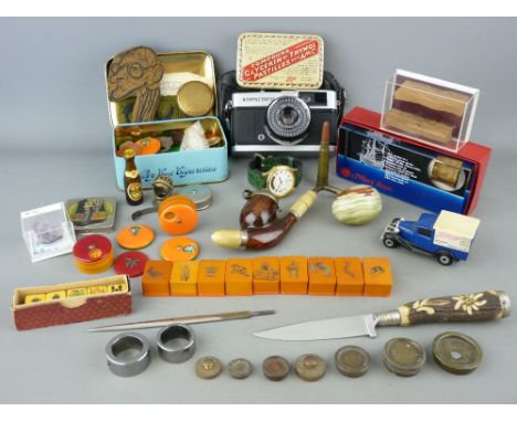 Group of collectables including an Art Deco white metal powder compact, a quantity of bakelite counters/Mahjong pieces, a Nav