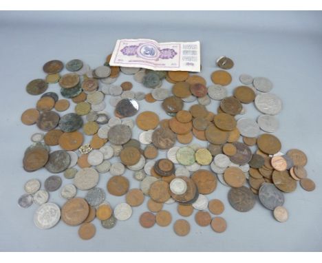 Collection of mainly vintage British and Continental coinage with a Yugoslavia 20 Dinara note