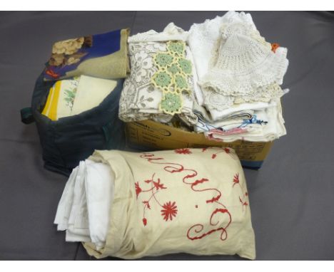 Quantity of vintage household linen