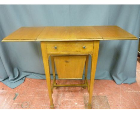 Vintage mahogany twin flap work table, single drawer with under tier workbox, on slender supports with spade feet, 74 cms hig