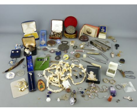 Mixed group of collectables and costume jewellery including Masonic and other badges, gent's cufflinks, three pocket knives i