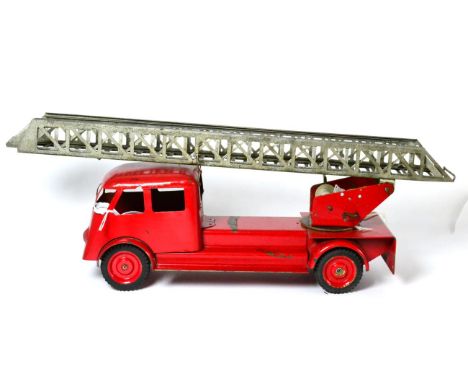 French/Belgium (?) Fire Engine push along with two piece ladder on turntable 19'', 48cm (G)      
