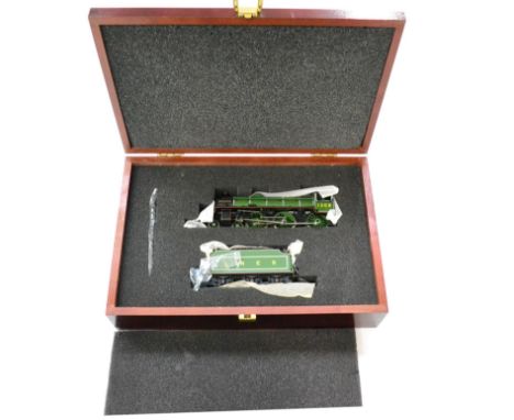 Bachmann OO Gauge 4-6-0 Class B1 Locomotive Mayflower LNER 1306 in wooden display box, with Limited Edition Certificate 1575/