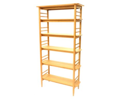 An Ercol oak 3671 Teramo open shelving unit, with turned supports, 186cm high, 94cm wide.