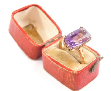 A 9ct gold dress ring, claw set with an amethyst coloured stone, ring size L, 3.4g all in. 