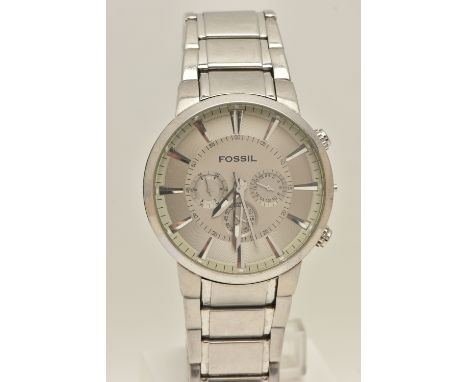 A GENTS 'FOSSIL' WRISTWATCH, quartz movement, round chronograph dial, baton markers, approximate case width 48mm, fitted with