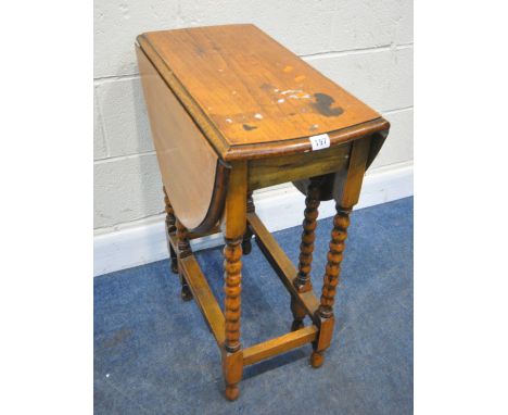 A SMALL 20TH CENTURY OAK BOBBIN TURNED GATE LEG TABLE, width 32cm x depth 61cm x height 75cm, condition report: marks, stains