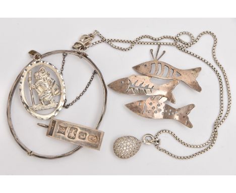 AN ASSORTMENT OF SILVER JEWELLERY, to include a hinged bangle, an ingot pendant, a St Christophers pendant, a necklace and a 