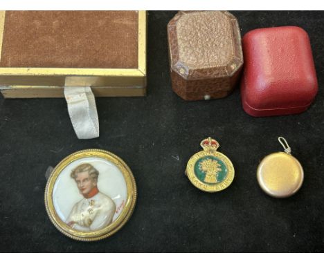 Hand painted miniature, women's land army badge  &amp; retracting chain brooch 