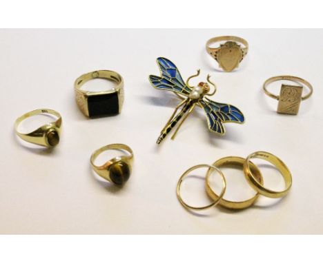 Gold dragonfly brooch with plique-à-jour enamel, '585', and eight various gold rings.