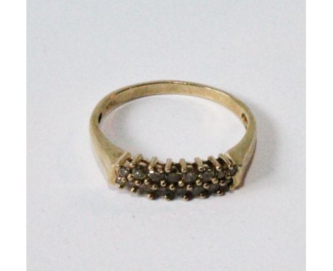 9ct gold ring with two rows of champagne diamonds.