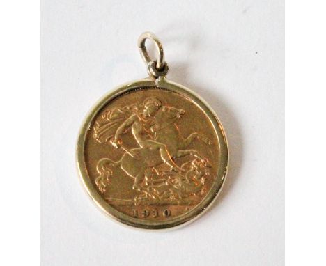 Edward VII half sovereign, 1910, in a 9ct gold mount with suspension ring, 2.5cm long.