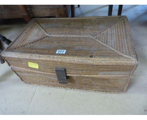 Wicker picnic hamper