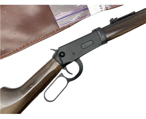 Walther Winchester '94 style .177 lever action CO2 air rifle together with two CO2 gas cylinders and fixing spanner L99cm; in