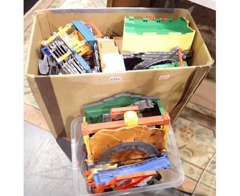Large quantity of Thomas the Tank Engine railway items 