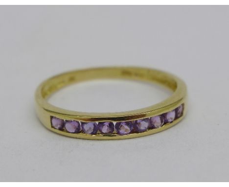 A 9ct gold and amethyst ring, 1.1g, O