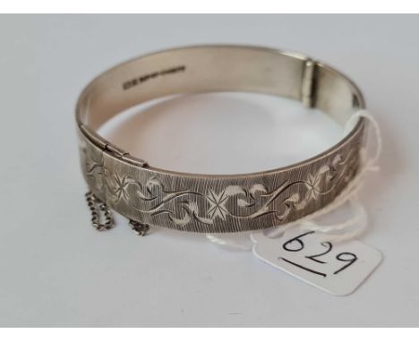 A hinged silver bangle