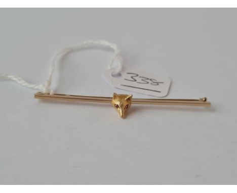 A gold fox head mounted bar brooch with ruby set eyes 15ct gold - 2.6 gms 
