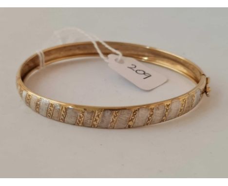 A 9ct patterned bangle 4.6g