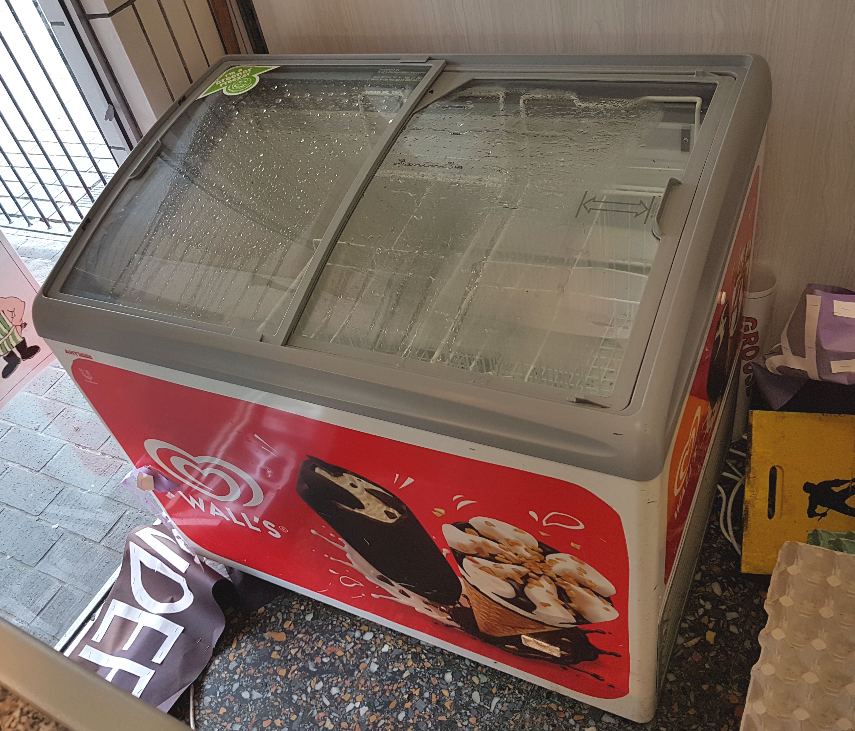 1 x Ice Cream Fridge - Dimensions: 98 x 67 x H88cm - Ref: SIN028 ...