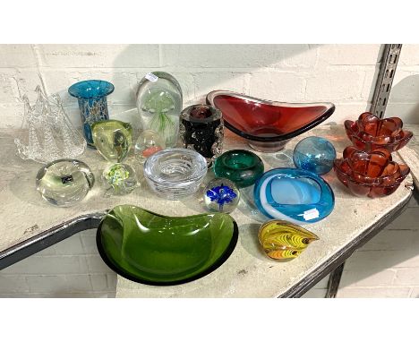 COLLECTION OF ART GLASS