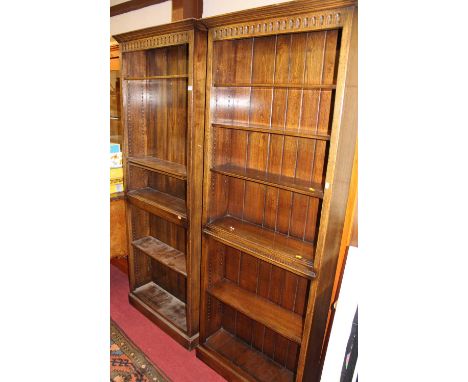 A pair of Kennedy of Ipswich joined oak freestanding open bookshelves, each having fixed centre shelf with further adjustable