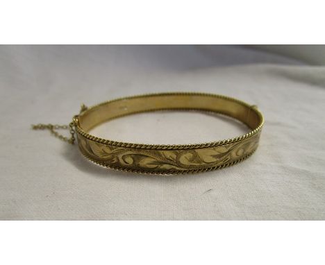 Gold bangle - Approx 15g