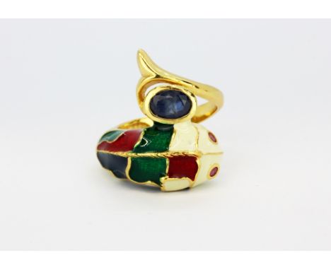 A 925 silver gilt enamelled fish shaped ring, set with oval cut sapphire and ruby eyes, (P).