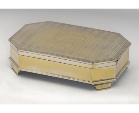 A GEORGE V OCTAGONAL SILVER JEWEL BOX  the moulded lid engine turned in stripes, on outset bracket feet, plush lined, 23cm w,