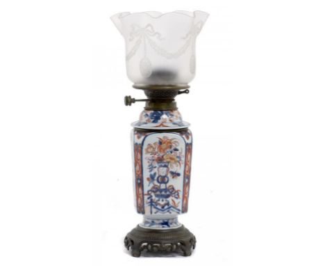 AN UNUSUAL FRENCH BRASS MOUNTED IMARI PORCELAIN FLASK SHAPED OIL LAMP, C1870  with detachable fount, brass Duplex burner mark