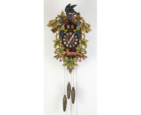 Antique walnut cuckoo clock with quails + quarter striking.&nbsp;With original polychrome.&nbsp;Circa 1900. Size: 70 cm.&nbsp