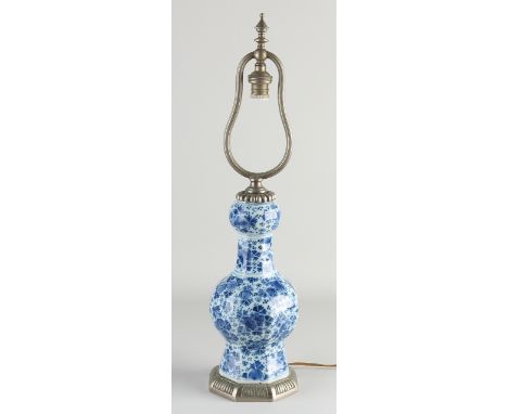 Antique Delft Fayence lamp base with brass frame.&nbsp;Knob vase 18th century.&nbsp;Dimensions: H 45 cm.&nbsp;In good conditi