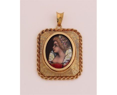 Yellow gold pendant, 750/000, with enamel.&nbsp;Large rectangular pendant decorated with a twisted edge and in the middle pro