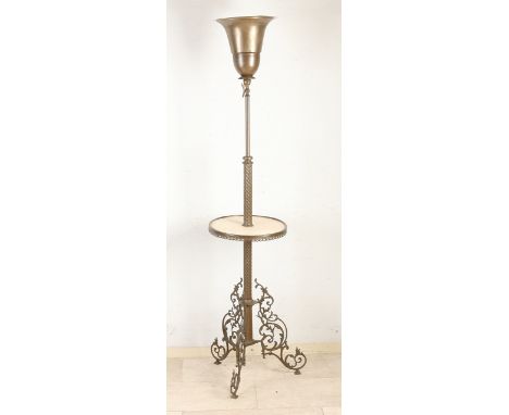 High brass lamp with marble etagère.&nbsp;Circa 1920. Adjustable in height.&nbsp;Dimensions: H 165 x Ø 37 cm.&nbsp;In good co