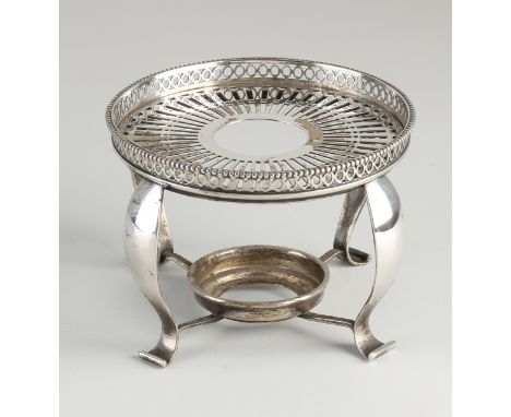 Silver stove, 835/000, with 4 curved legs and a round edge with round lacework with pearl edge.&nbsp;MT.: A. Presburg, Amster