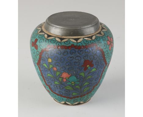 19th century Chinese porcelain ginger jar with cloisonne painting.&nbsp;Dimensions: H 10 x Ø 9.5 cm.&nbsp;In good condition.