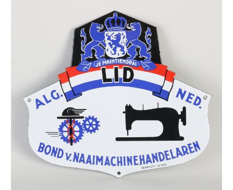 Enamel wall sign 'bond of sewing machine traders'.&nbsp;Circa 1930. Dimensions: H 28 x W 31 cm.&nbsp;In good condition.