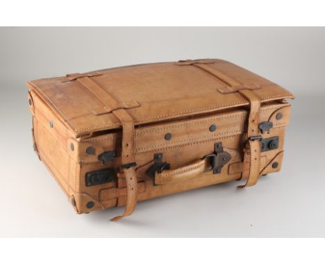 Antique leather car trunk.&nbsp;Missing closing buckles.&nbsp;Circa 1930. Dimensions: 30 x 47 x 20 cm.&nbsp;In fair/good cond