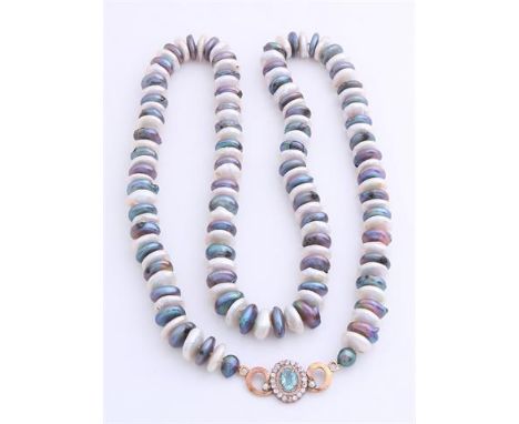 Long necklace of disc pearls with yellow gold spacer, 585/000, with stones.&nbsp;Necklace consisting of disc pearls, white an