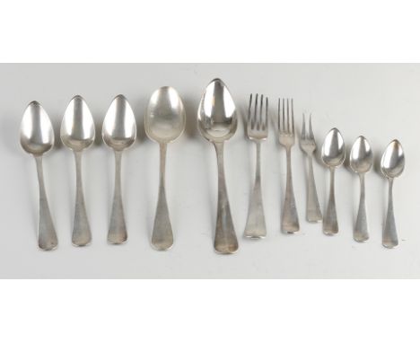 Lot silver cutlery, 833/000, Dutch smooth with 2 table spoons, 1 of which is 18th century, 3 dessert spoons, 2 forks, one wit