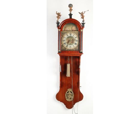 Old walnut Frisian tail clock with ship mechanism + alarm.&nbsp;20th century.&nbsp;Dimensions: 140 cm.&nbsp;In good condition