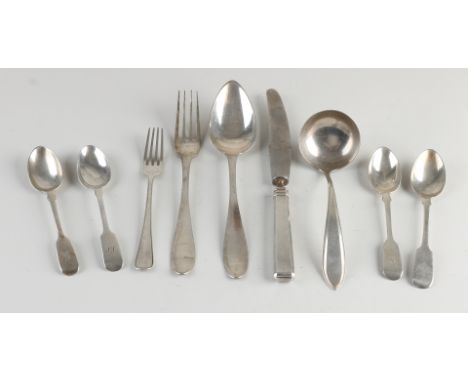 Lot of silver cutlery, 9 parts, with 4 spoons, 925/000, with a spatula-shaped handle with monogram engraving, a small fork wi